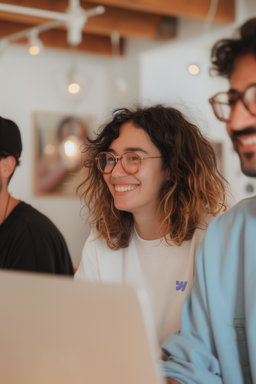 A successful remote sales professional works efficiently from their home office, embodying the flexibility and high earning potential of the US market.